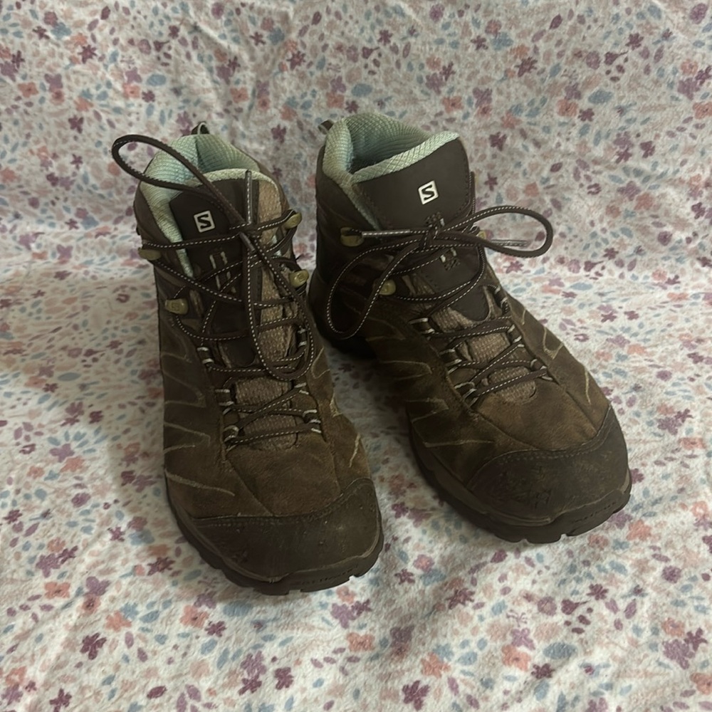Salomon Women’s Hiking Boots | size 8